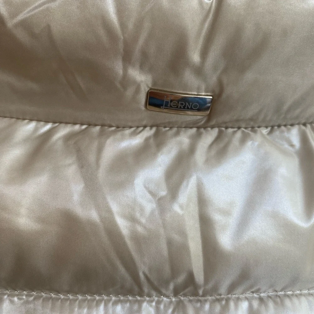 Herno Emilia Cap Sleeve Ultra Light Puffer Vest - Picture 7 of 16